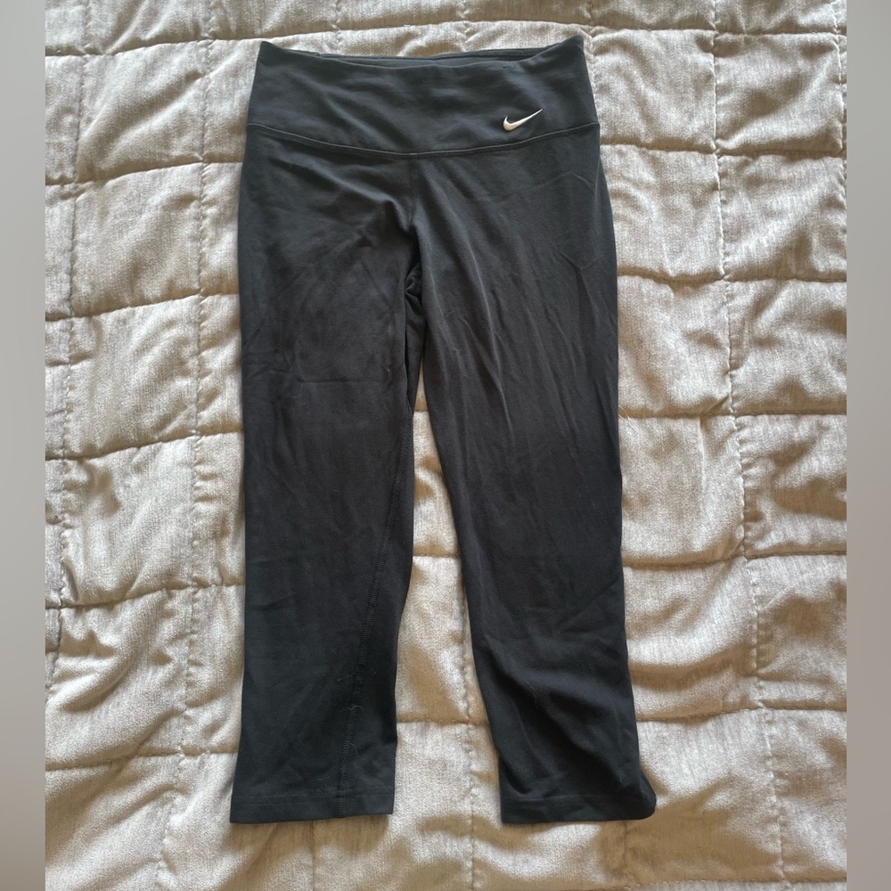 Nike dry fit capri pants athletic wear